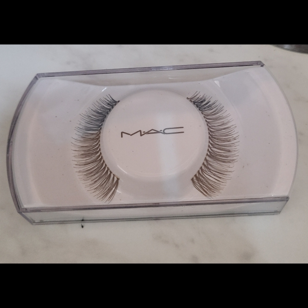 MAC Cosmetics Light Brown Natural-Look False Lashes
